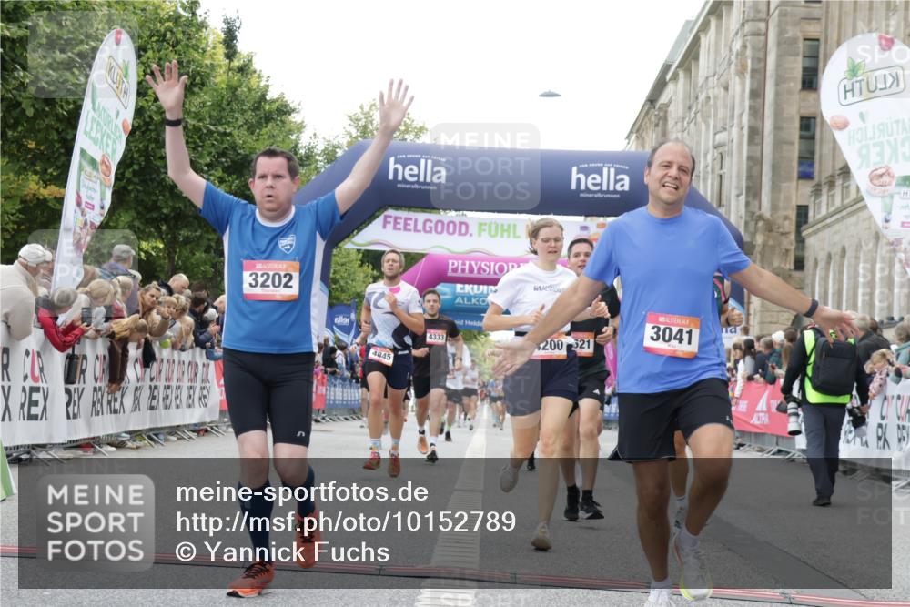 06.09.2026 - CURREX Alsterlauf Yannick Fuchs http://msf.ph/oto/10152789 06.09.2026 09:51:52 Ziel 2002, 2542, 3041, 3202, 3465, 4200, 4267, 4268, 4332, 4333, 4667, 4845, 5621, 5882, 6023 meine-sportfotos.de