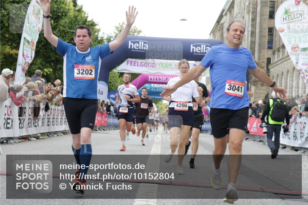06.09.2026 - CURREX Alsterlauf Yannick Fuchs http://msf.ph/oto/10152804 06.09.2026 09:51:52 Ziel 2002, 2542, 3041, 3202, 3465, 4200, 4267, 4268, 4332, 4333, 4667, 4845, 5621, 5882, 6023 meine-sportfotos.de