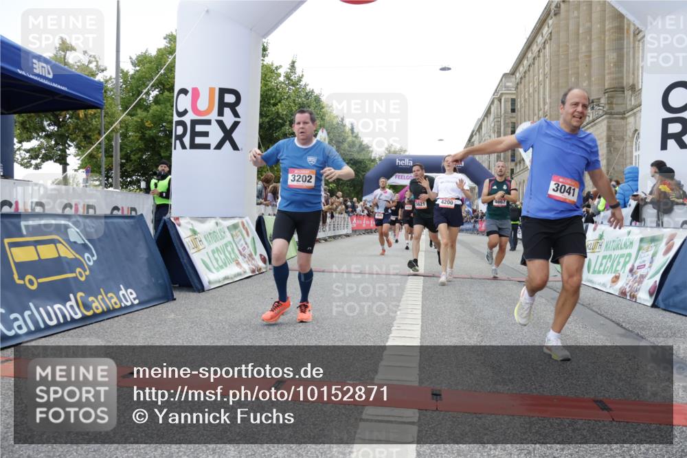 06.09.2026 - CURREX Alsterlauf Yannick Fuchs http://msf.ph/oto/10152871 06.09.2026 09:51:53 Ziel 2002, 2719, 3041, 3202, 3465, 4200, 4267, 4268, 4332, 4333, 4667, 4742, 4845, 5621, 5882, 6023 meine-sportfotos.de
