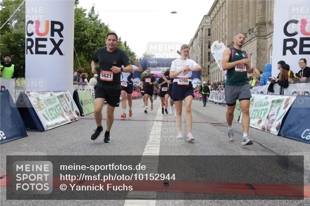06.09.2026 - CURREX Alsterlauf Yannick Fuchs http://msf.ph/oto/10152944 06.09.2026 09:51:54 Ziel 2002, 2719, 3041, 3202, 3465, 4200, 4267, 4268, 4332, 4333, 4667, 4742, 4845, 5621, 5882, 6023 meine-sportfotos.de