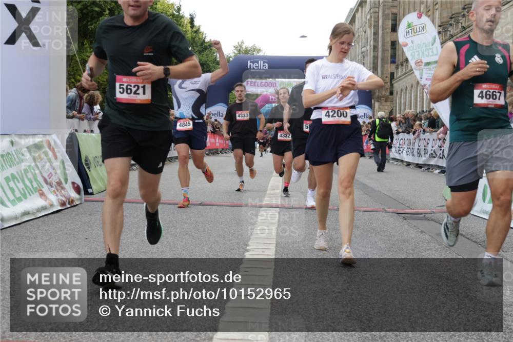 06.09.2026 - CURREX Alsterlauf Yannick Fuchs http://msf.ph/oto/10152965 06.09.2026 09:51:54 Ziel 2002, 2719, 3041, 3202, 3465, 4200, 4267, 4268, 4332, 4333, 4667, 4742, 4845, 5621, 5882, 6023 meine-sportfotos.de