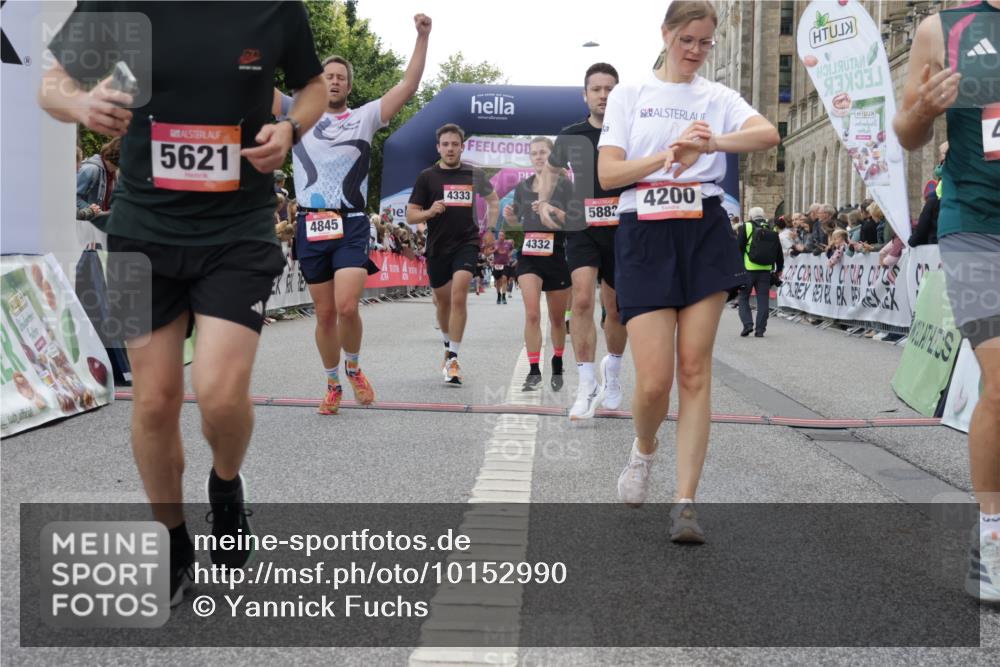 06.09.2026 - CURREX Alsterlauf Yannick Fuchs http://msf.ph/oto/10152990 06.09.2026 09:51:54 Ziel 2002, 2719, 3041, 3202, 3465, 4200, 4267, 4268, 4332, 4333, 4667, 4742, 4845, 5621, 5882, 6023 meine-sportfotos.de