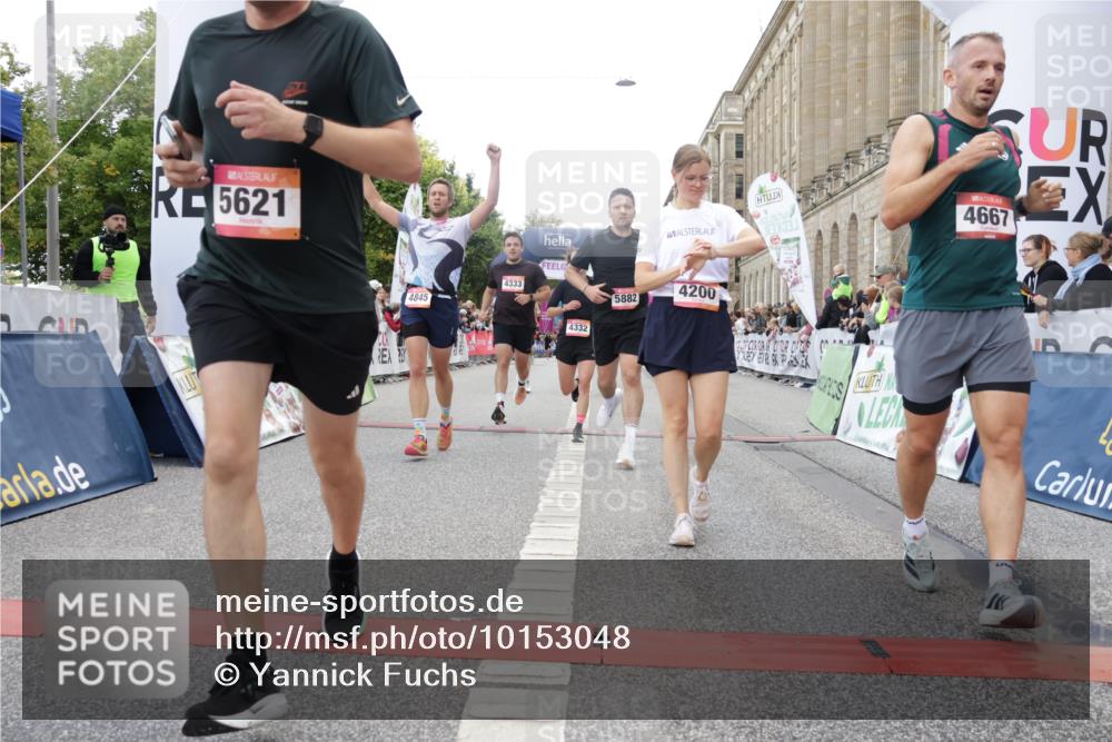 06.09.2026 - CURREX Alsterlauf Yannick Fuchs http://msf.ph/oto/10153048 06.09.2026 09:51:55 Ziel 2002, 2719, 3041, 3202, 4200, 4332, 4333, 4667, 4742, 4845, 5621, 5882, 6023 meine-sportfotos.de