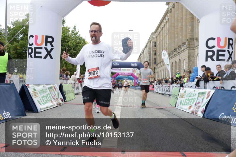 06.09.2026 - CURREX Alsterlauf Yannick Fuchs http://msf.ph/oto/10153137 06.09.2026 09:51:58 Ziel 2002, 2719, 3041, 3202, 4200, 4332, 4333, 4667, 4742, 4845, 5621, 5862, 5882, 6023, 6092, 6206, 8280 meine-sportfotos.de
