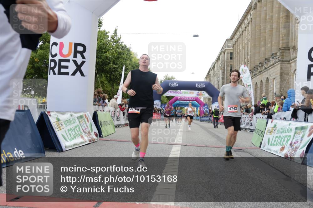 06.09.2026 - CURREX Alsterlauf Yannick Fuchs http://msf.ph/oto/10153168 06.09.2026 09:51:59 Ziel 2002, 2719, 3041, 3202, 4200, 4250, 4332, 4333, 4667, 4742, 4845, 5621, 5862, 5882, 6092, 6206, 8280 meine-sportfotos.de