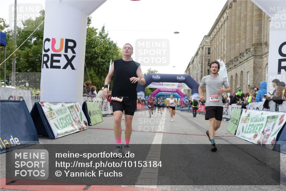 06.09.2026 - CURREX Alsterlauf Yannick Fuchs http://msf.ph/oto/10153184 06.09.2026 09:51:59 Ziel 2002, 2719, 3041, 3202, 4200, 4250, 4332, 4333, 4667, 4742, 4845, 5621, 5862, 5882, 6092, 6206, 8280 meine-sportfotos.de