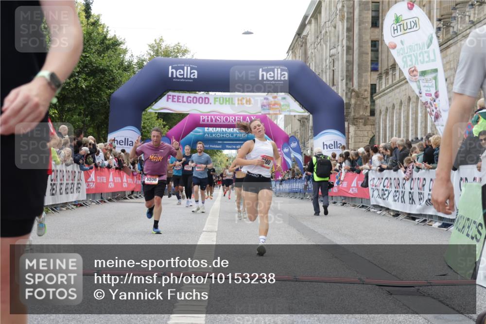 06.09.2026 - CURREX Alsterlauf Yannick Fuchs http://msf.ph/oto/10153238 06.09.2026 09:52:00 Ziel 2002, 2719, 4250, 4332, 4333, 4667, 4742, 4845, 5621, 5862, 5881, 5882, 6092, 6206, 8280 meine-sportfotos.de