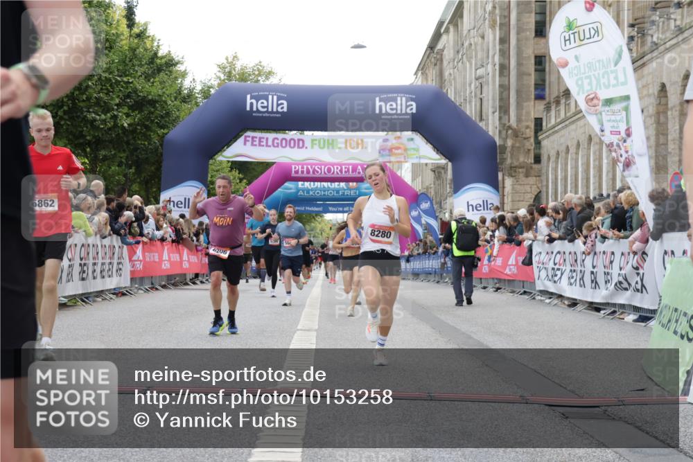06.09.2026 - CURREX Alsterlauf Yannick Fuchs http://msf.ph/oto/10153258 06.09.2026 09:52:00 Ziel 2002, 2719, 4250, 4332, 4333, 4667, 4742, 4845, 5621, 5862, 5881, 5882, 6092, 6206, 8280 meine-sportfotos.de
