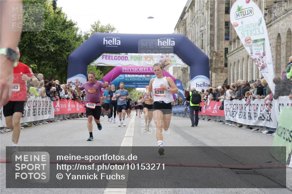 06.09.2026 - CURREX Alsterlauf Yannick Fuchs http://msf.ph/oto/10153271 06.09.2026 09:52:00 Ziel 2002, 2719, 4250, 4332, 4333, 4667, 4742, 4845, 5621, 5862, 5881, 5882, 6092, 6206, 8280 meine-sportfotos.de