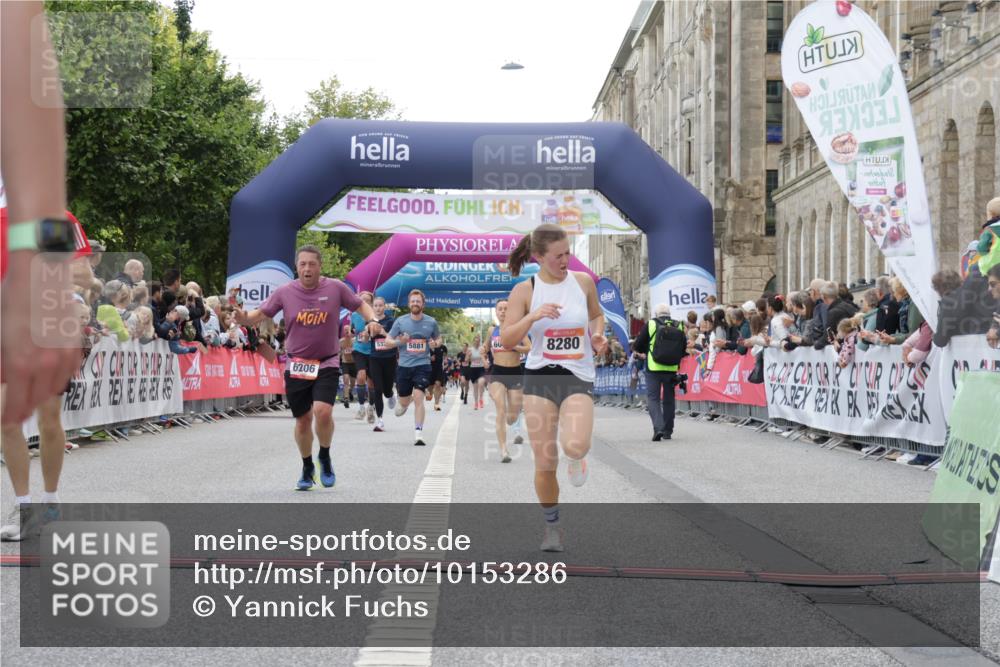 06.09.2026 - CURREX Alsterlauf Yannick Fuchs http://msf.ph/oto/10153286 06.09.2026 09:52:00 Ziel 2002, 2719, 4250, 4332, 4333, 4667, 4742, 4845, 5621, 5862, 5881, 5882, 6092, 6206, 8280 meine-sportfotos.de