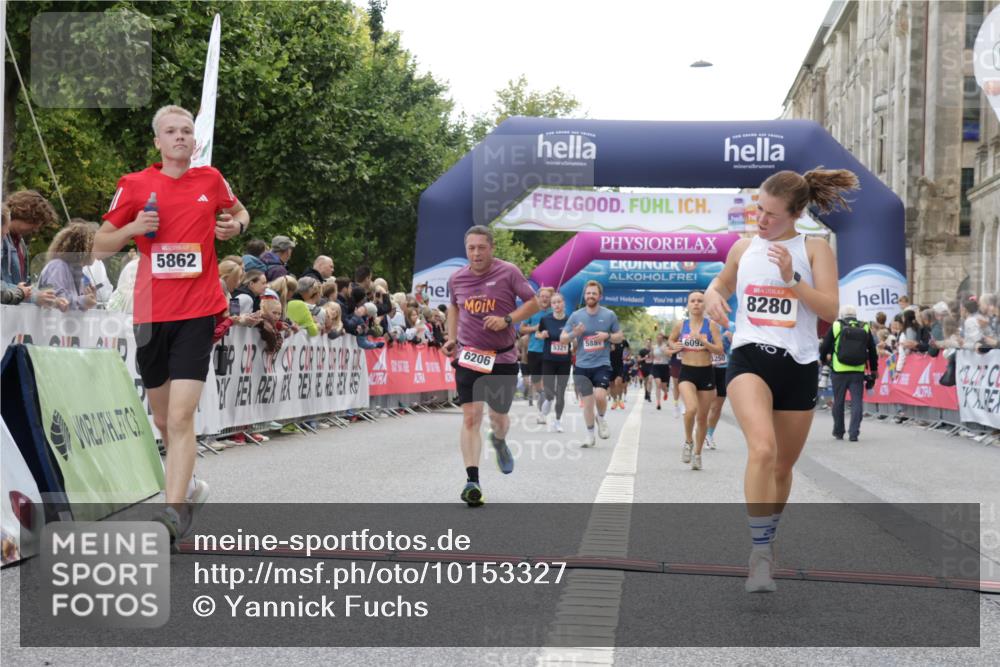 06.09.2026 - CURREX Alsterlauf Yannick Fuchs http://msf.ph/oto/10153327 06.09.2026 09:52:01 Ziel 2002, 2719, 4250, 4332, 4333, 4742, 4845, 5321, 5862, 5881, 5882, 6092, 6206, 8280 meine-sportfotos.de