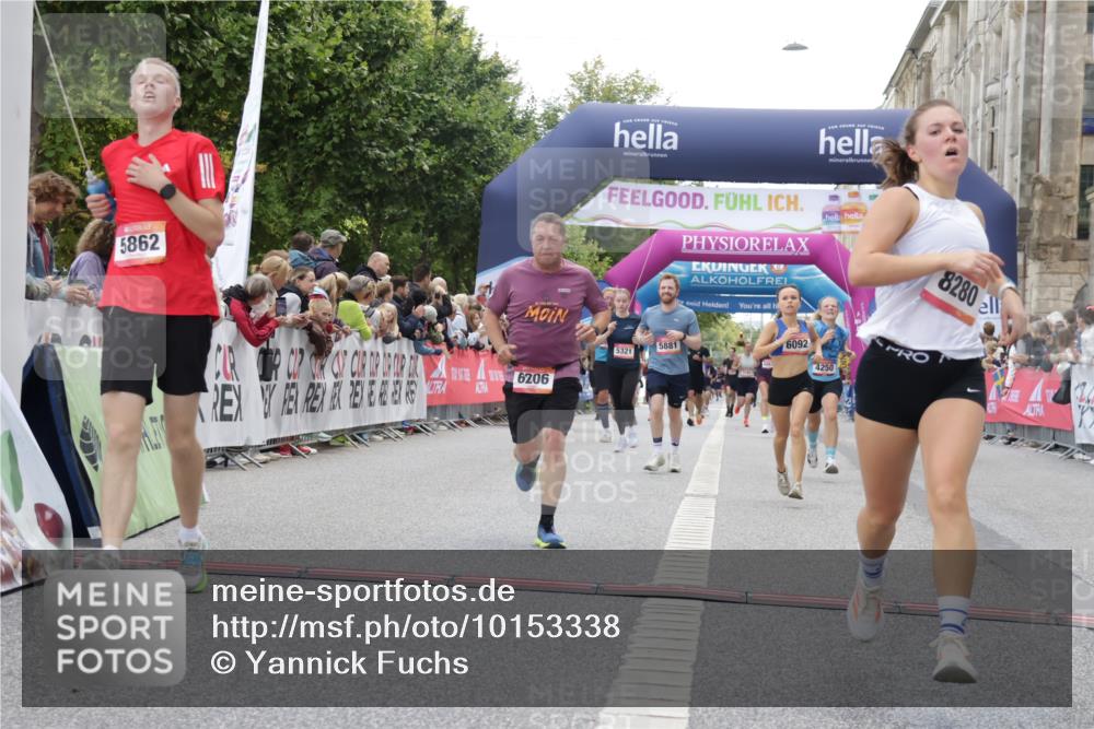06.09.2026 - CURREX Alsterlauf Yannick Fuchs http://msf.ph/oto/10153338 06.09.2026 09:52:01 Ziel 2002, 2719, 4250, 4332, 4333, 4742, 4845, 5321, 5862, 5881, 5882, 6092, 6206, 8280 meine-sportfotos.de