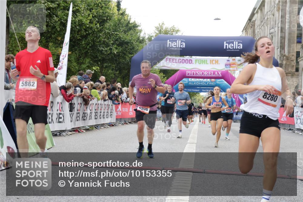 06.09.2026 - CURREX Alsterlauf Yannick Fuchs http://msf.ph/oto/10153355 06.09.2026 09:52:01 Ziel 2002, 2719, 4250, 4332, 4333, 4742, 4845, 5321, 5862, 5881, 5882, 6092, 6206, 8280 meine-sportfotos.de
