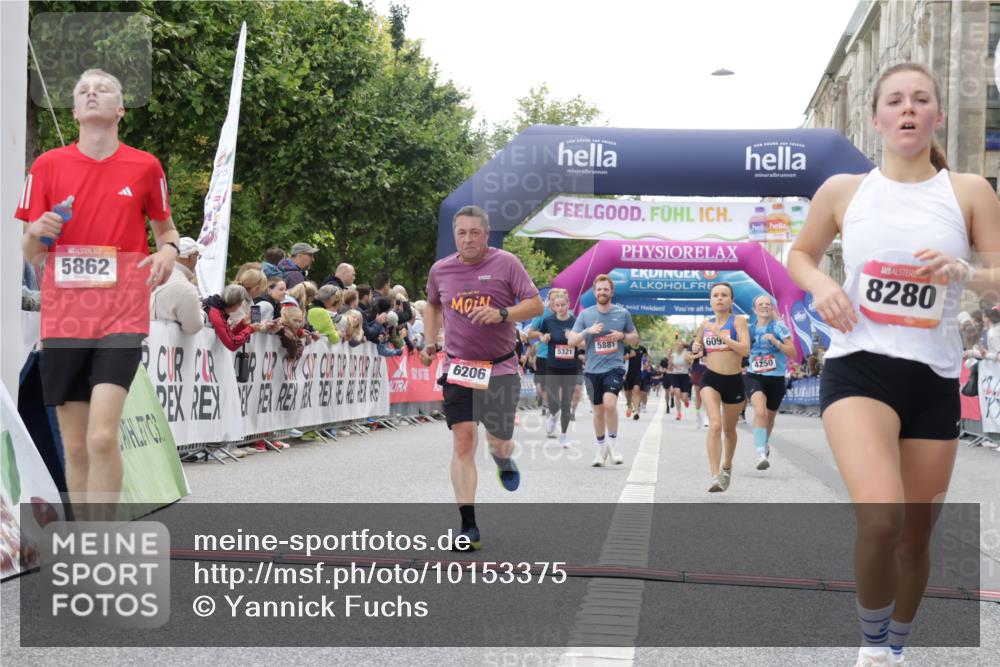 06.09.2026 - CURREX Alsterlauf Yannick Fuchs http://msf.ph/oto/10153375 06.09.2026 09:52:01 Ziel 2002, 2719, 4250, 4332, 4333, 4742, 4845, 5321, 5862, 5881, 5882, 6092, 6206, 8280 meine-sportfotos.de