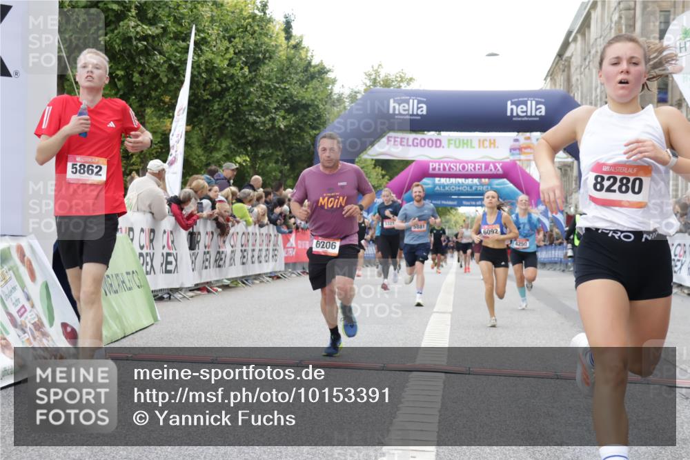 06.09.2026 - CURREX Alsterlauf Yannick Fuchs http://msf.ph/oto/10153391 06.09.2026 09:52:02 Ziel 2002, 2719, 3975, 4250, 4332, 4333, 4742, 5321, 5862, 5881, 5882, 6092, 6206, 8280 meine-sportfotos.de