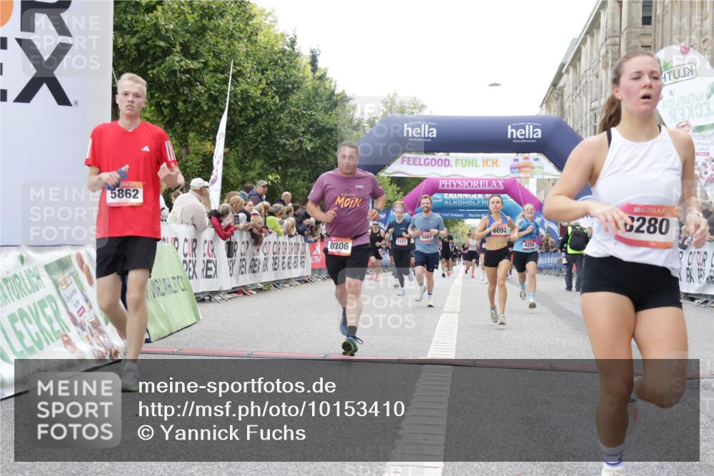 06.09.2026 - CURREX Alsterlauf Yannick Fuchs http://msf.ph/oto/10153410 06.09.2026 09:52:02 Ziel 2002, 2719, 3975, 4250, 4332, 4333, 4742, 5321, 5862, 5881, 5882, 6092, 6206, 8280 meine-sportfotos.de