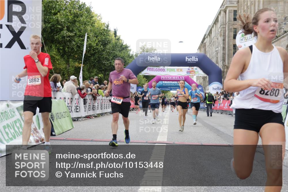 06.09.2026 - CURREX Alsterlauf Yannick Fuchs http://msf.ph/oto/10153448 06.09.2026 09:52:02 Ziel 2002, 2719, 3975, 4250, 4332, 4333, 4742, 5321, 5862, 5881, 5882, 6092, 6206, 8280 meine-sportfotos.de