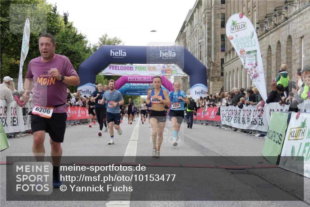 06.09.2026 - CURREX Alsterlauf Yannick Fuchs http://msf.ph/oto/10153477 06.09.2026 09:52:03 Ziel 2002, 2719, 3975, 4250, 4742, 5321, 5862, 5881, 6092, 6206, 8280 meine-sportfotos.de