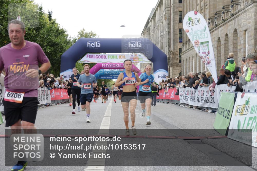 06.09.2026 - CURREX Alsterlauf Yannick Fuchs http://msf.ph/oto/10153517 06.09.2026 09:52:03 Ziel 2002, 2719, 3975, 4250, 4742, 5321, 5862, 5881, 6092, 6206, 8280 meine-sportfotos.de