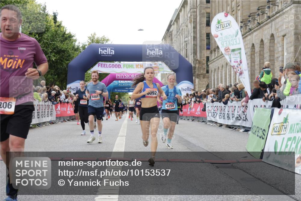 06.09.2026 - CURREX Alsterlauf Yannick Fuchs http://msf.ph/oto/10153537 06.09.2026 09:52:03 Ziel 2002, 2719, 3975, 4250, 4742, 5321, 5862, 5881, 6092, 6206, 8280 meine-sportfotos.de