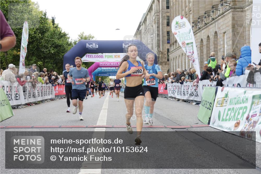 06.09.2026 - CURREX Alsterlauf Yannick Fuchs http://msf.ph/oto/10153624 06.09.2026 09:52:04 Ziel 2002, 2719, 3839, 3975, 4250, 4567, 4742, 5321, 5862, 5881, 6092, 6206, 8280 meine-sportfotos.de
