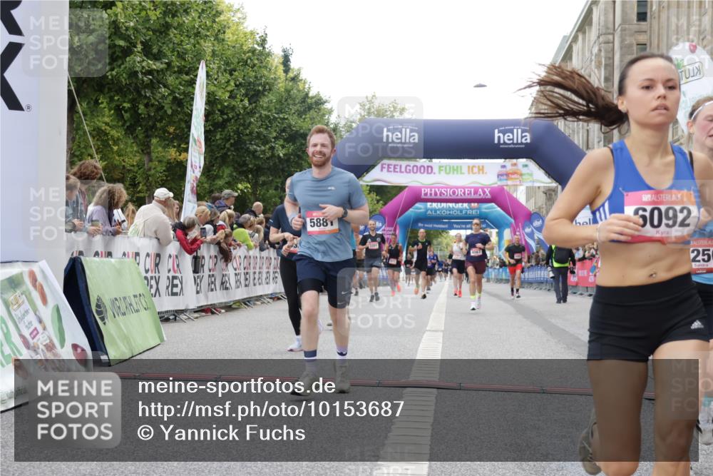 06.09.2026 - CURREX Alsterlauf Yannick Fuchs http://msf.ph/oto/10153687 06.09.2026 09:52:05 Ziel 2719, 3301, 3839, 3975, 4250, 4567, 4742, 5321, 5862, 5881, 6092, 6206, 8280 meine-sportfotos.de