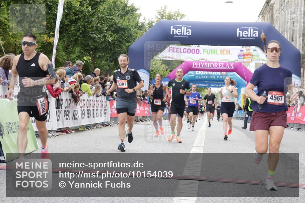 06.09.2026 - CURREX Alsterlauf Yannick Fuchs http://msf.ph/oto/10154039 06.09.2026 09:52:09 Ziel 2118, 2284, 3289, 3301, 3789, 3839, 3975, 4250, 4462, 4567, 5321, 5881, 6092, 6206, 8071 meine-sportfotos.de