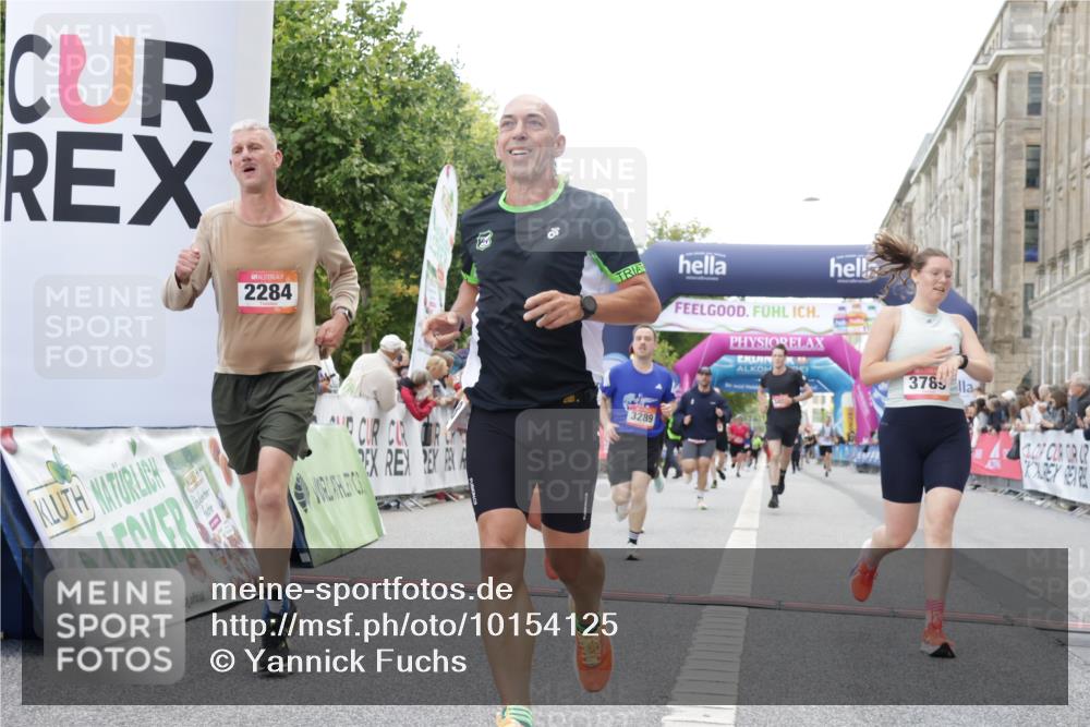 06.09.2026 - CURREX Alsterlauf Yannick Fuchs http://msf.ph/oto/10154125 06.09.2026 09:52:12 Ziel 2118, 2191, 2284, 2758, 3289, 3301, 3450, 3789, 3839, 3975, 4462, 4567, 5321, 5881, 8071 meine-sportfotos.de