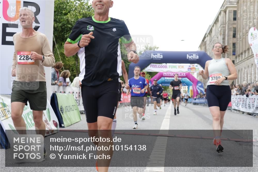 06.09.2026 - CURREX Alsterlauf Yannick Fuchs http://msf.ph/oto/10154138 06.09.2026 09:52:13 Ziel 2118, 2191, 2284, 2758, 3289, 3301, 3450, 3789, 3839, 3975, 4462, 4567, 5129, 5287, 5321, 8071 meine-sportfotos.de