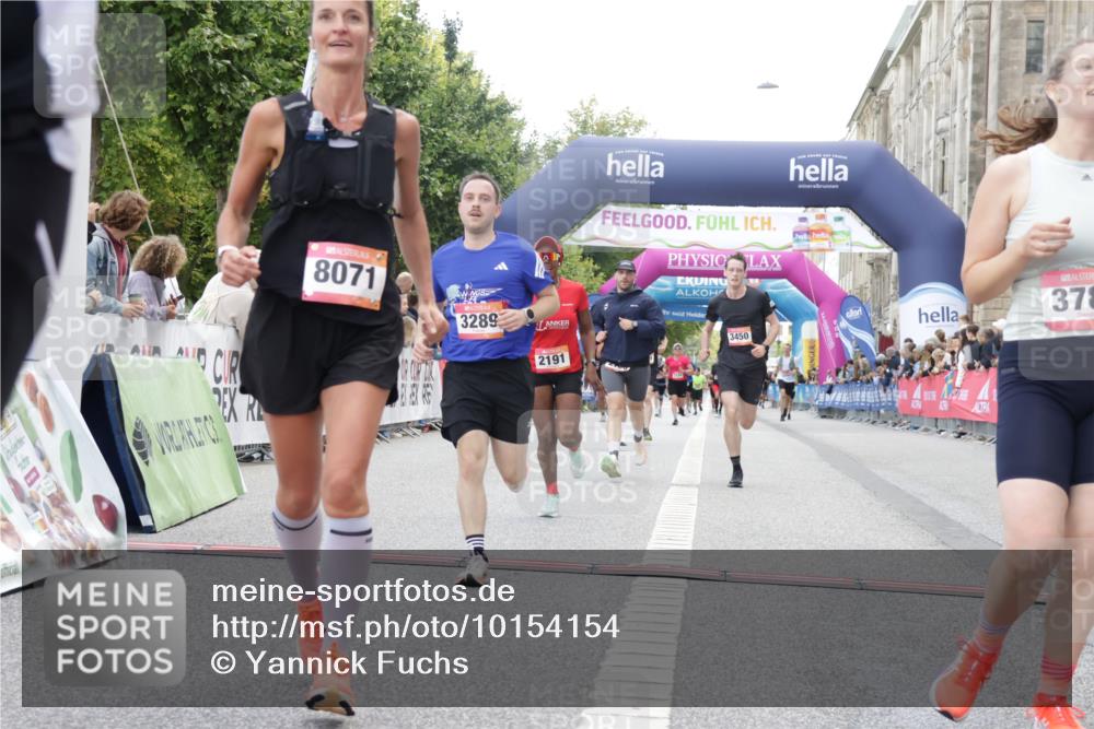 06.09.2026 - CURREX Alsterlauf Yannick Fuchs http://msf.ph/oto/10154154 06.09.2026 09:52:13 Ziel 2118, 2191, 2284, 2758, 3289, 3301, 3450, 3789, 3839, 3975, 4462, 4567, 5129, 5287, 5321, 8071 meine-sportfotos.de