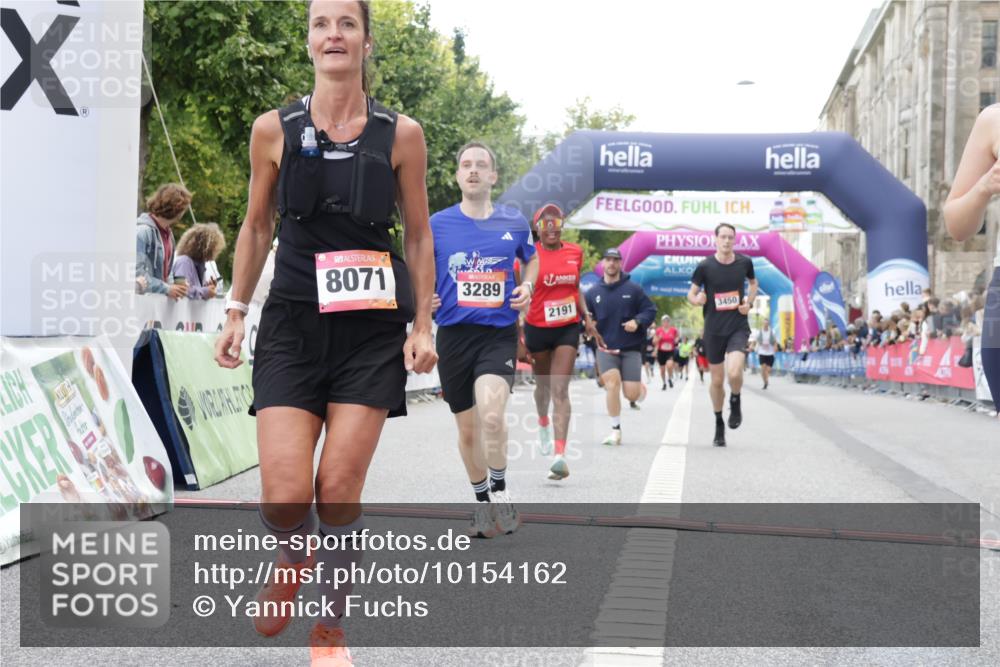 06.09.2026 - CURREX Alsterlauf Yannick Fuchs http://msf.ph/oto/10154162 06.09.2026 09:52:14 Ziel 2118, 2191, 2284, 2758, 3289, 3301, 3450, 3789, 3839, 3975, 4462, 4567, 5129, 5287, 8071 meine-sportfotos.de