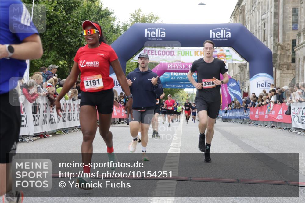 06.09.2026 - CURREX Alsterlauf Yannick Fuchs http://msf.ph/oto/10154251 06.09.2026 09:52:15 Ziel 2118, 2191, 2284, 2758, 3289, 3301, 3450, 3789, 3839, 4462, 4567, 5129, 5287, 8071 meine-sportfotos.de