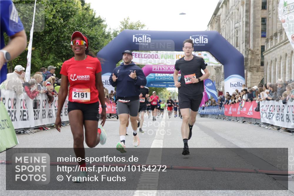06.09.2026 - CURREX Alsterlauf Yannick Fuchs http://msf.ph/oto/10154272 06.09.2026 09:52:15 Ziel 2118, 2191, 2284, 2758, 3289, 3301, 3450, 3789, 3839, 4462, 4567, 5129, 5287, 8071 meine-sportfotos.de
