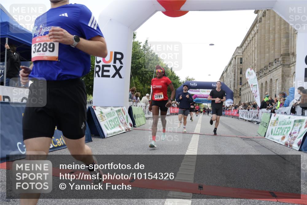 06.09.2026 - CURREX Alsterlauf Yannick Fuchs http://msf.ph/oto/10154326 06.09.2026 09:52:16 Ziel 2118, 2191, 2284, 2758, 3289, 3301, 3450, 3789, 3839, 4462, 4567, 5129, 5287, 8071 meine-sportfotos.de