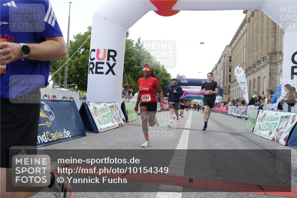 06.09.2026 - CURREX Alsterlauf Yannick Fuchs http://msf.ph/oto/10154349 06.09.2026 09:52:16 Ziel 2118, 2191, 2284, 2758, 3289, 3301, 3450, 3789, 3839, 4462, 4567, 5129, 5287, 8071 meine-sportfotos.de