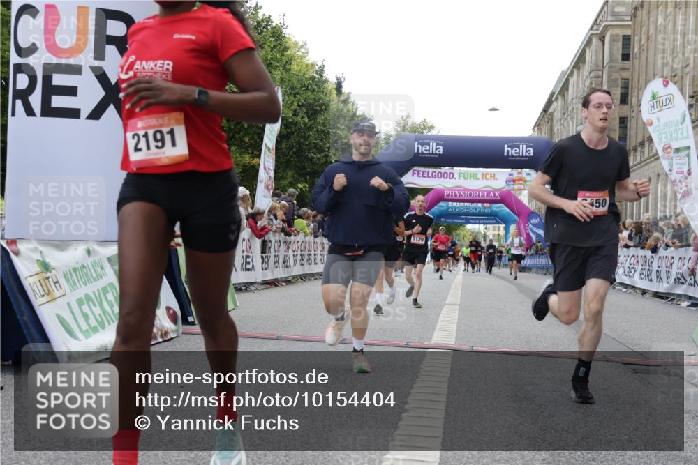 06.09.2026 - CURREX Alsterlauf Yannick Fuchs http://msf.ph/oto/10154404 06.09.2026 09:52:16 Ziel 2118, 2191, 2284, 2758, 3289, 3301, 3450, 3789, 3839, 4462, 4567, 5129, 5287, 8071 meine-sportfotos.de