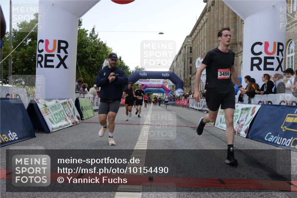 06.09.2026 - CURREX Alsterlauf Yannick Fuchs http://msf.ph/oto/10154490 06.09.2026 09:52:17 Ziel 2118, 2191, 2284, 2758, 3289, 3301, 3450, 3789, 4462, 5129, 5287, 8071 meine-sportfotos.de