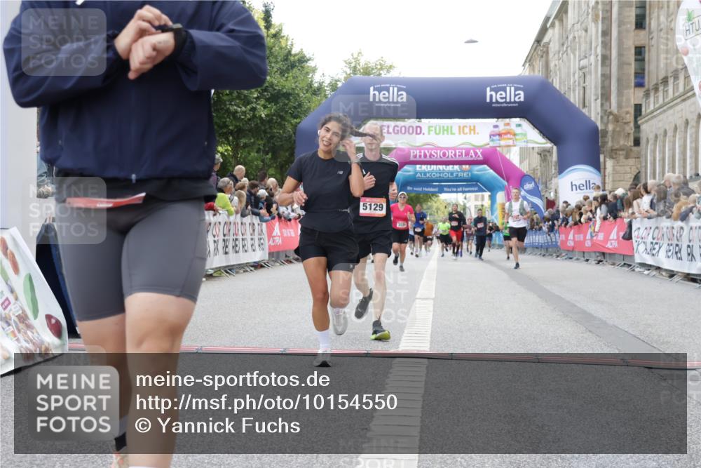06.09.2026 - CURREX Alsterlauf Yannick Fuchs http://msf.ph/oto/10154550 06.09.2026 09:52:18 Ziel 2118, 2191, 2284, 2758, 2765, 3124, 3289, 3450, 3789, 4301, 4462, 5129, 5287, 8071 meine-sportfotos.de