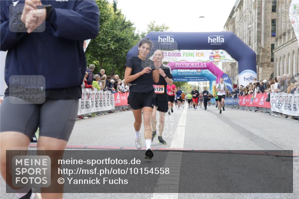 06.09.2026 - CURREX Alsterlauf Yannick Fuchs http://msf.ph/oto/10154558 06.09.2026 09:52:18 Ziel 2118, 2191, 2284, 2758, 2765, 3124, 3289, 3450, 3789, 4301, 4462, 5129, 5287, 8071 meine-sportfotos.de