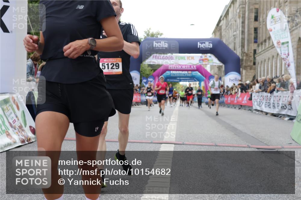 06.09.2026 - CURREX Alsterlauf Yannick Fuchs http://msf.ph/oto/10154682 06.09.2026 09:52:19 Ziel 2118, 2191, 2284, 2758, 2765, 3124, 3289, 3450, 3789, 4301, 4462, 5129, 5287, 8071 meine-sportfotos.de