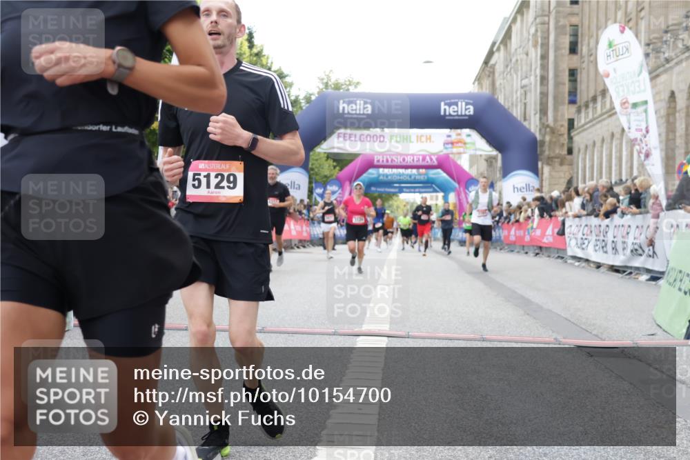 06.09.2026 - CURREX Alsterlauf Yannick Fuchs http://msf.ph/oto/10154700 06.09.2026 09:52:20 Ziel 2191, 2758, 2765, 3124, 3289, 3450, 4301, 5129, 5287, 5677 meine-sportfotos.de
