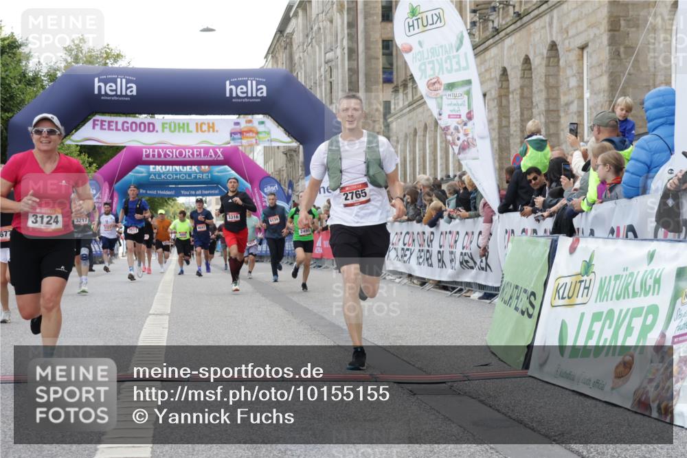 06.09.2026 - CURREX Alsterlauf Yannick Fuchs http://msf.ph/oto/10155155 06.09.2026 09:52:23 Ziel 2495, 2758, 2765, 2970, 3124, 3217, 3316, 3450, 4301, 5129, 5287, 5677 meine-sportfotos.de