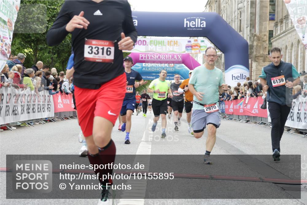 06.09.2026 - CURREX Alsterlauf Yannick Fuchs http://msf.ph/oto/10155895 06.09.2026 09:52:27 Ziel 2495, 2511, 2765, 2970, 3124, 3217, 3316, 4005, 4301, 4643, 4935, 5294, 5323, 5454, 5677, 6139 meine-sportfotos.de