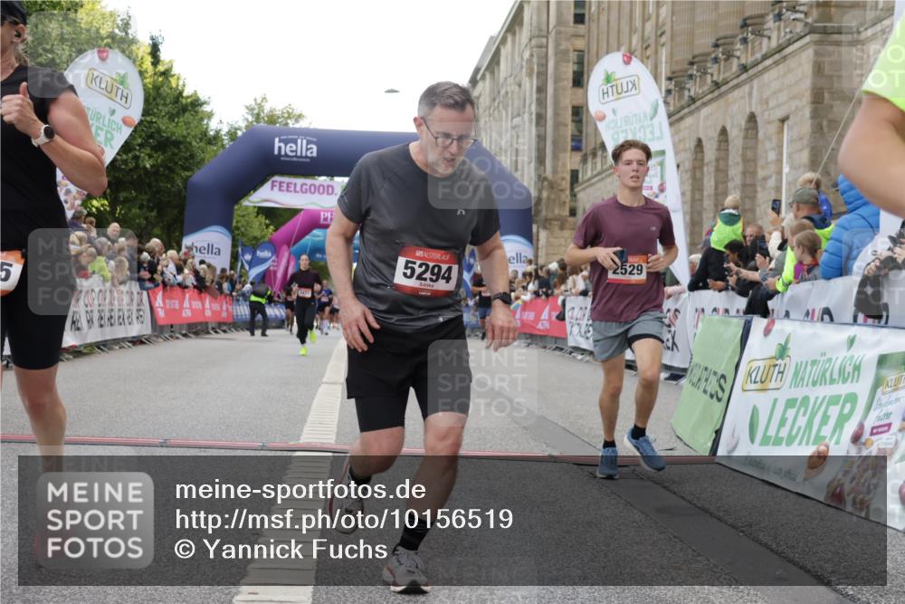 06.09.2026 - CURREX Alsterlauf Yannick Fuchs http://msf.ph/oto/10156519 06.09.2026 09:52:33 Ziel 2495, 2511, 2529, 2970, 3058, 3217, 3316, 3471, 4005, 4643, 4935, 5294, 5323, 5454, 6139 meine-sportfotos.de