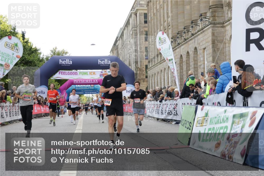 06.09.2026 - CURREX Alsterlauf Yannick Fuchs http://msf.ph/oto/10157085 06.09.2026 09:52:38 Ziel 2529, 2936, 3058, 3380, 3471, 4375, 4826, 4935, 5294, 5454, 5750, 5928, 8226 meine-sportfotos.de