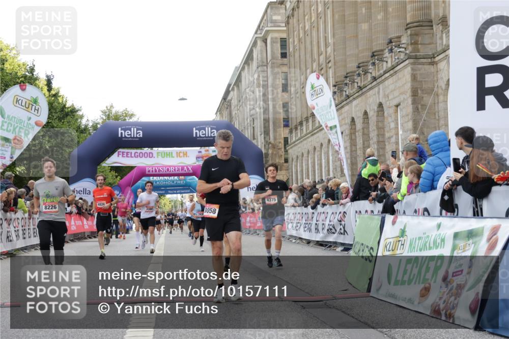 06.09.2026 - CURREX Alsterlauf Yannick Fuchs http://msf.ph/oto/10157111 06.09.2026 09:52:38 Ziel 2529, 2936, 3058, 3380, 3471, 4375, 4826, 4935, 5294, 5454, 5750, 5928, 8226 meine-sportfotos.de