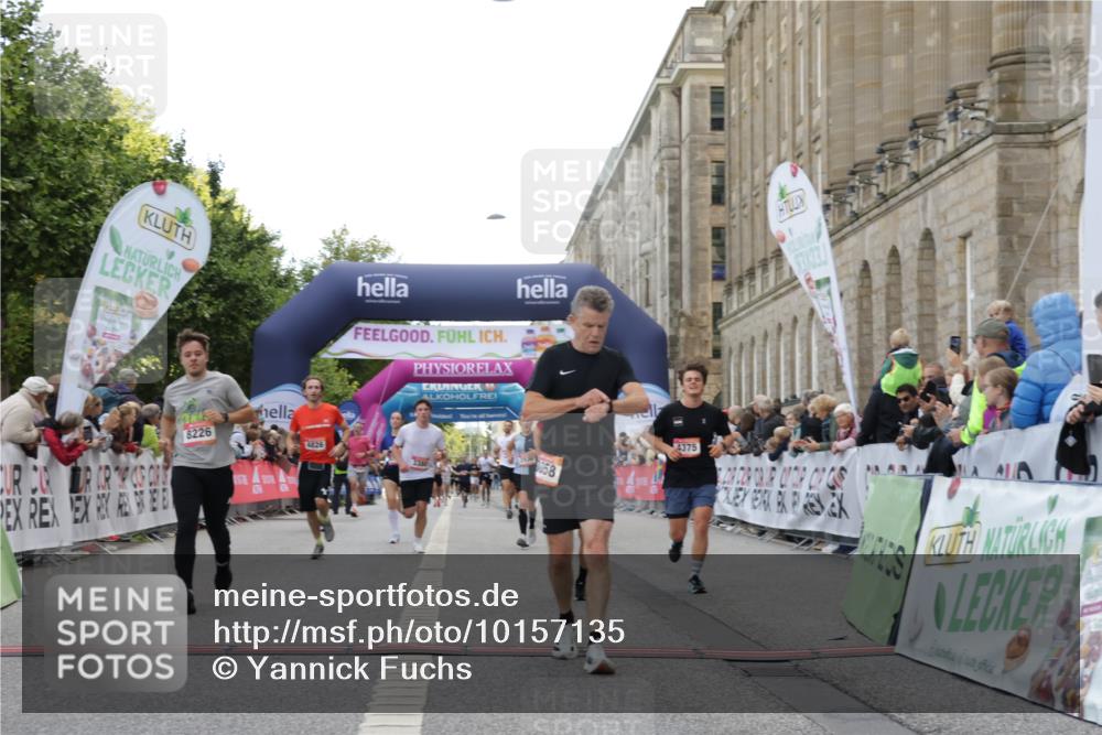 06.09.2026 - CURREX Alsterlauf Yannick Fuchs http://msf.ph/oto/10157135 06.09.2026 09:52:38 Ziel 2529, 2936, 3058, 3380, 3471, 4375, 4826, 4935, 5294, 5454, 5750, 5928, 8226 meine-sportfotos.de