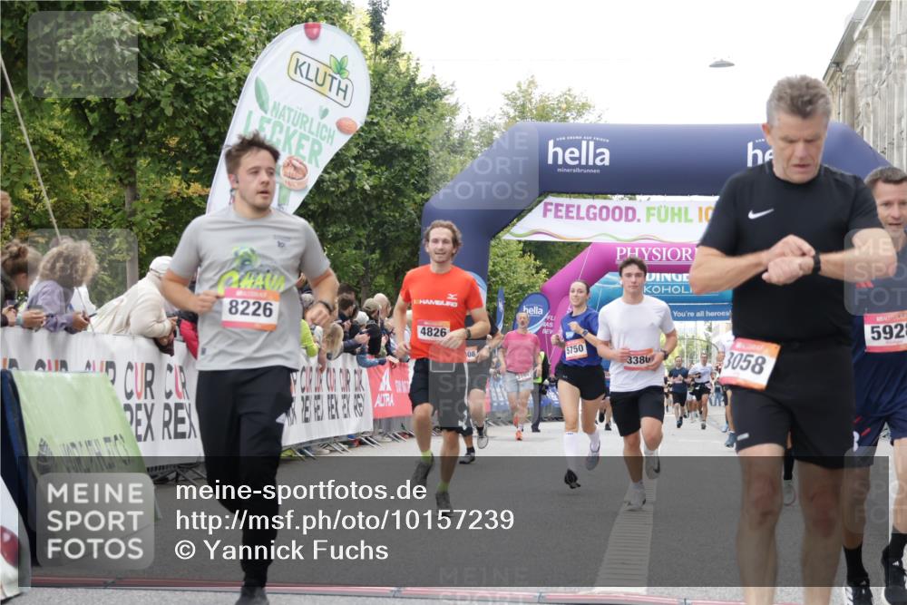 06.09.2026 - CURREX Alsterlauf Yannick Fuchs http://msf.ph/oto/10157239 06.09.2026 09:52:39 Ziel 2529, 2936, 3058, 3380, 3471, 3808, 4375, 4826, 5294, 5750, 5928, 8226 meine-sportfotos.de