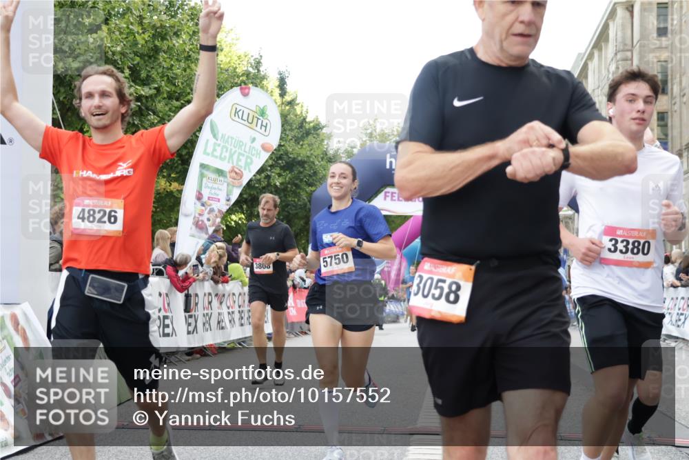 06.09.2026 - CURREX Alsterlauf Yannick Fuchs http://msf.ph/oto/10157552 06.09.2026 09:52:42 Ziel 2799, 2936, 3058, 3380, 3471, 3808, 4375, 4457, 4826, 5750, 5928, 8226 meine-sportfotos.de