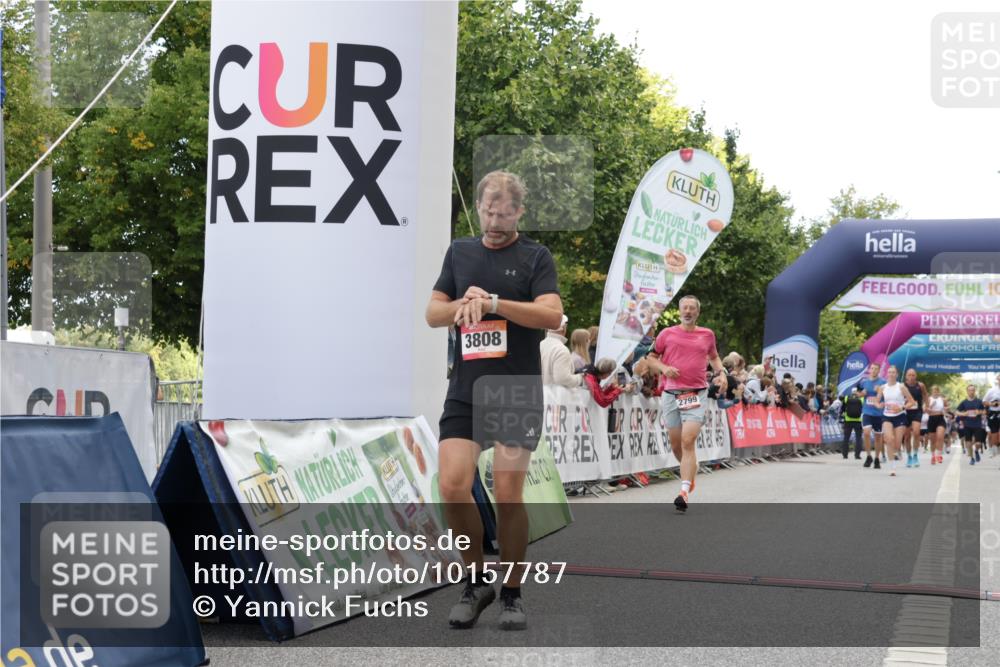 06.09.2026 - CURREX Alsterlauf Yannick Fuchs http://msf.ph/oto/10157787 06.09.2026 09:52:45 Ziel 2799, 2936, 3058, 3380, 3808, 4226, 4375, 4457, 4826, 5750, 5928, 8226 meine-sportfotos.de